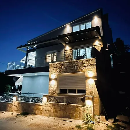 בית נופש Zeneli House & Loft