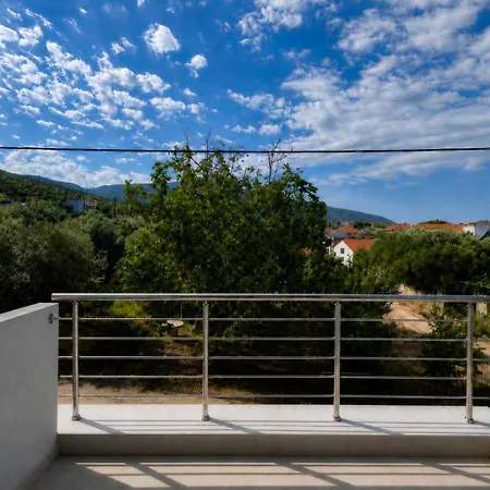 Zeneli House & Loft בית נופש
