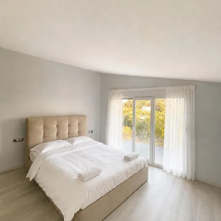 Zeneli House & Loft בית נופש